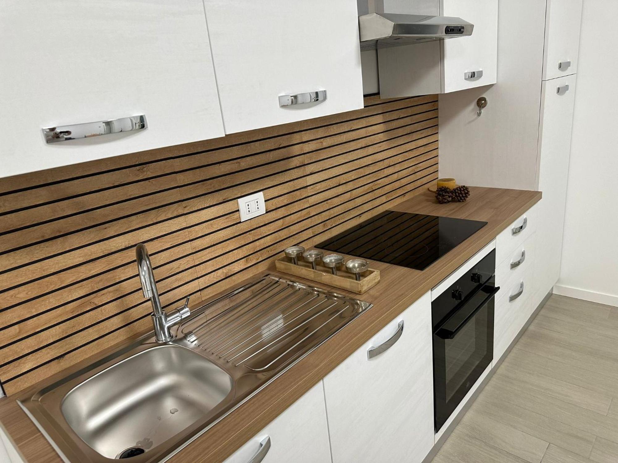 Casa Ideale Tim Appartmanti Moderni Vicina Al Centro Lecco Exterior foto